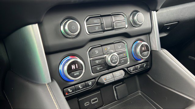 Used 2023 GMC Yukon XL SLT w/ SLT Luxury Package image 18