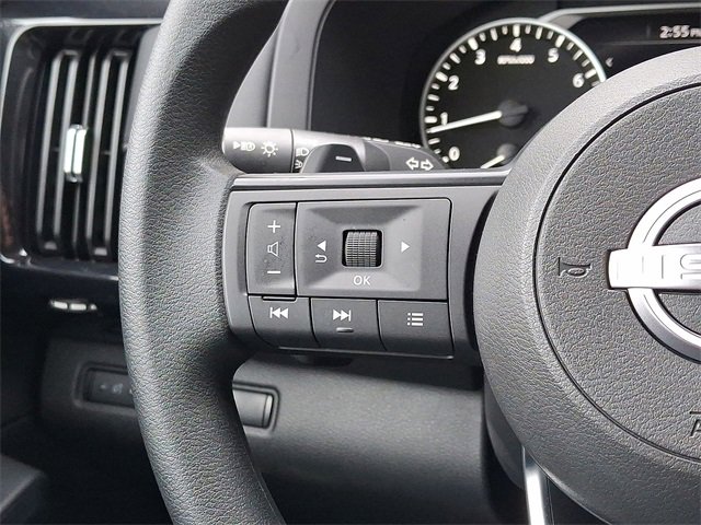 Used 2025 Nissan Pathfinder S image 17