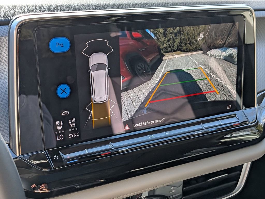 Used 2025 Volkswagen Atlas Peak Edition SE image 23