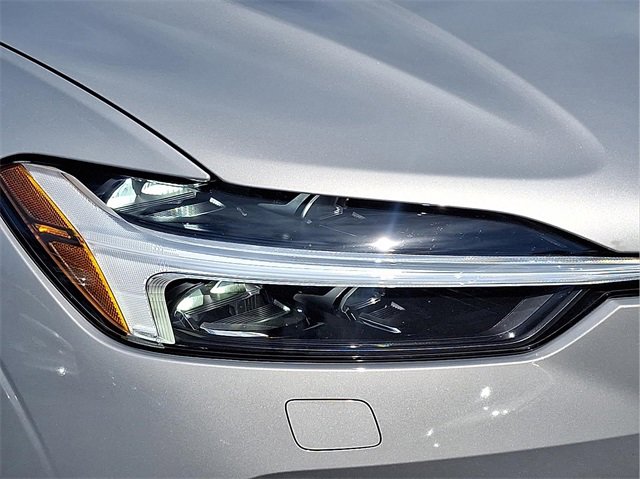 Certified 2023 Volvo XC60 B6 Ultimate w/ Protection Package Premier image 10