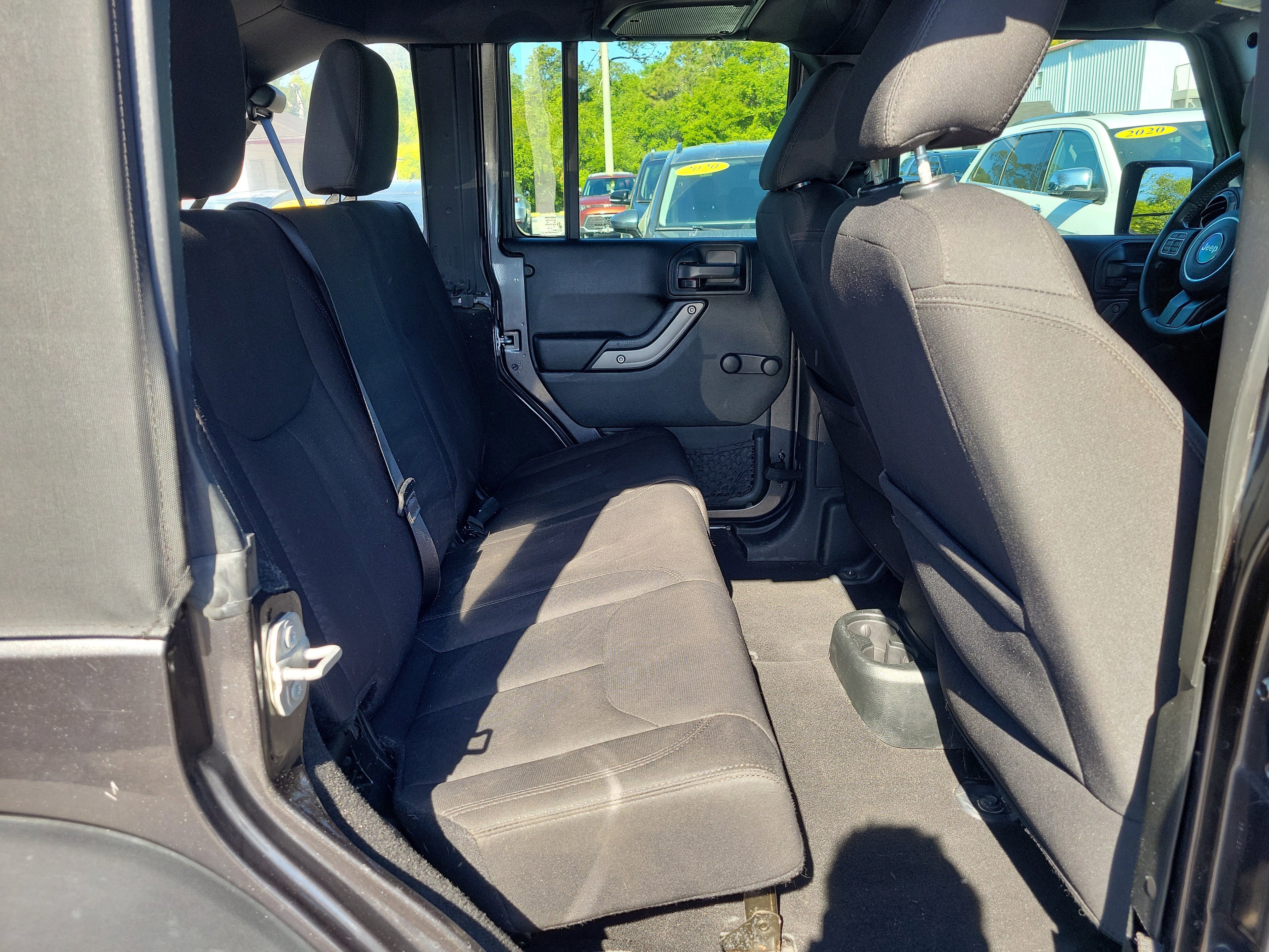 Used 2018 Jeep Wrangler Unlimited Sport w/ Connectivity Group AWD/4WD image 10