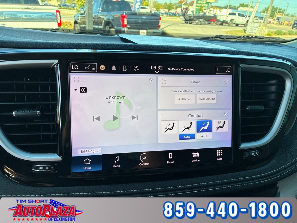 Used 2022 Chrysler Pacifica Touring-L FWD image 27