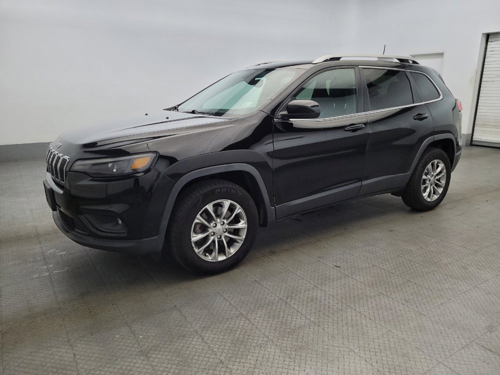 Used 2019 Jeep Cherokee Latitude Plus w/ Comfort/Convenience Group image 2