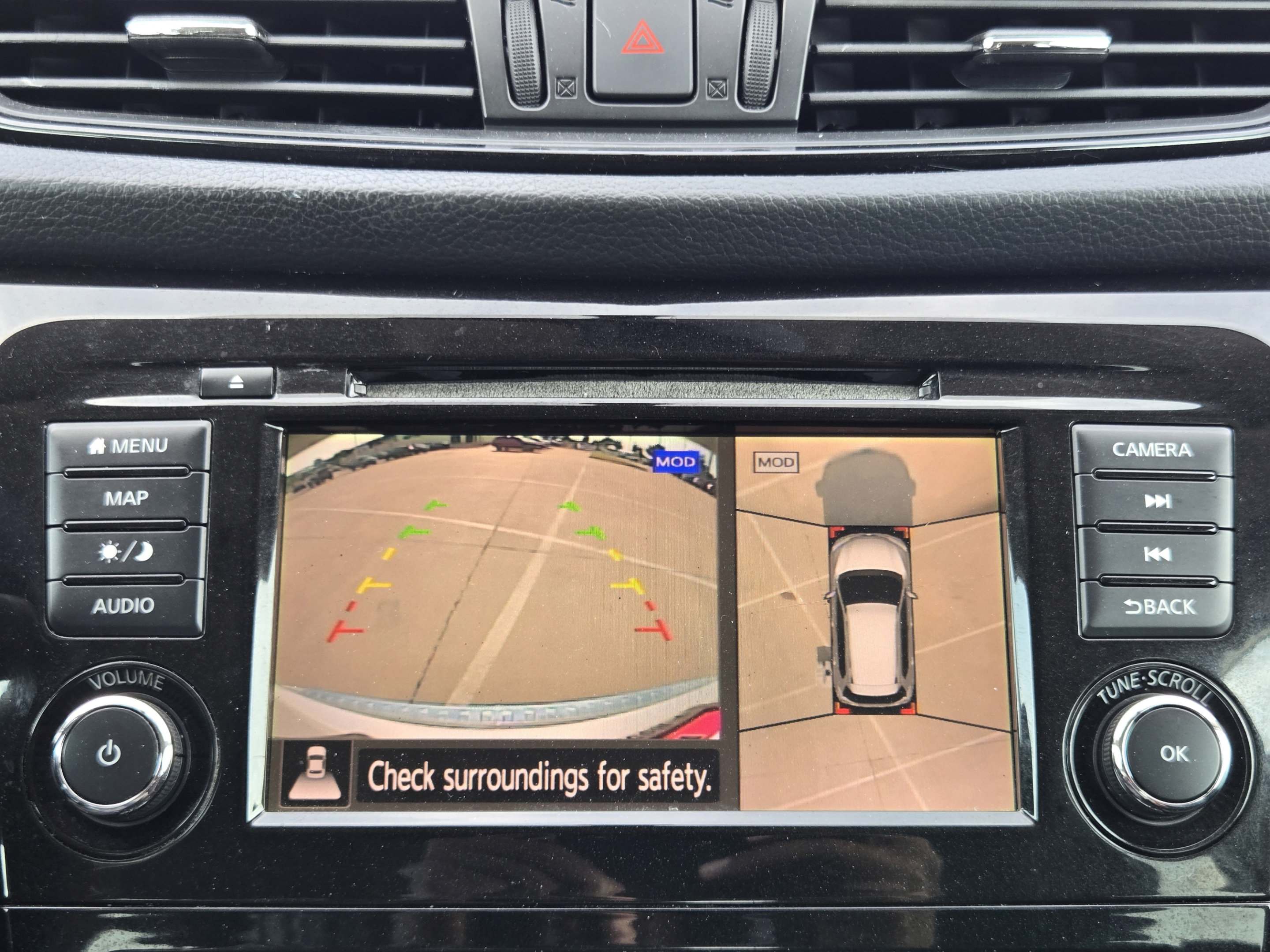 Used 2018 Nissan Rogue SV w/ Sun & Sound Touring Package AWD/4WD image 14