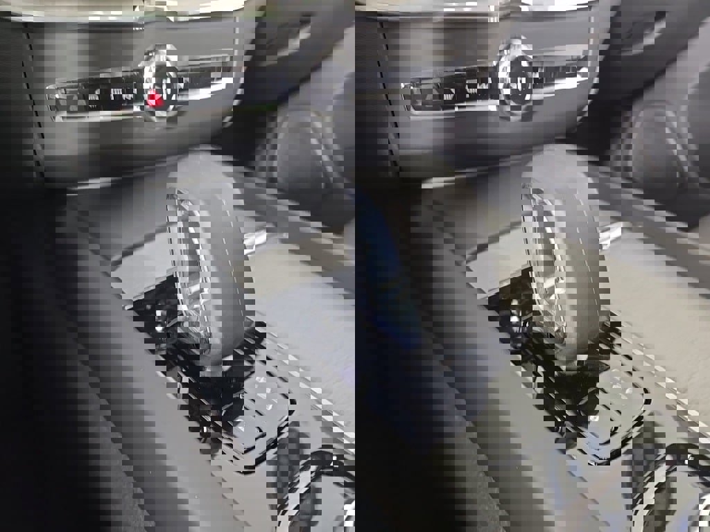 New 2025 Volvo XC60 B5 Plus w/ Protection Package Premier image 27