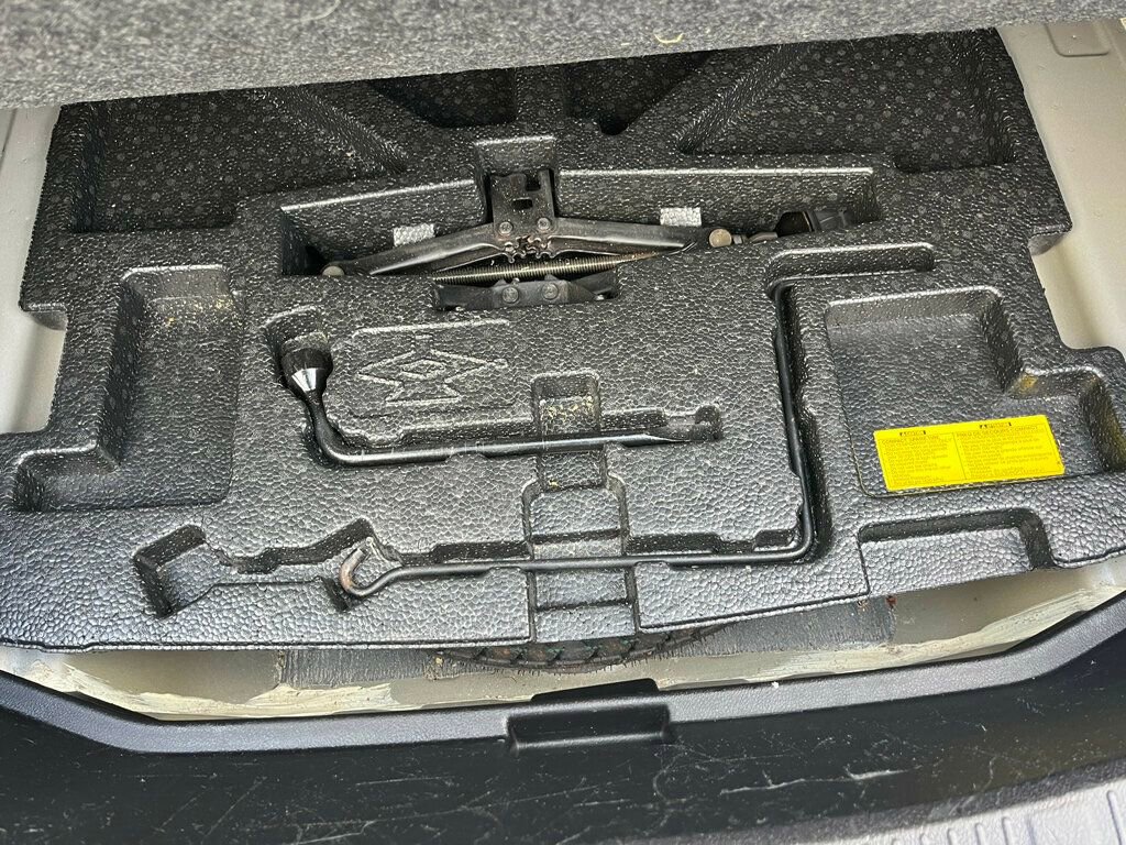 Used 2013 Toyota Avalon image 36