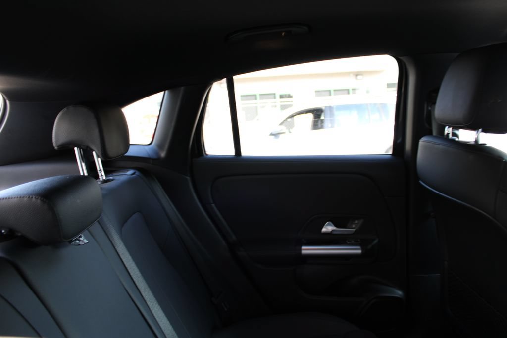 Used 2025 Mercedes-Benz GLA 250 image 22