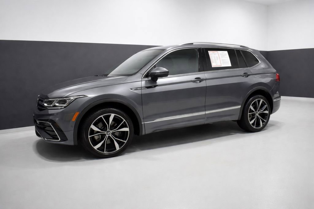 Used 2023 Volkswagen Tiguan SEL R-Line image 2