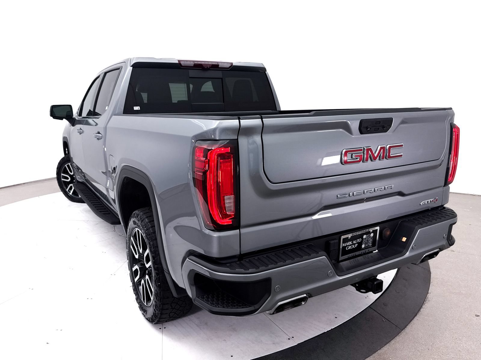Used 2023 GMC Sierra 1500 AT4 w/ AT4 Premium Package AWD/4WD image 9