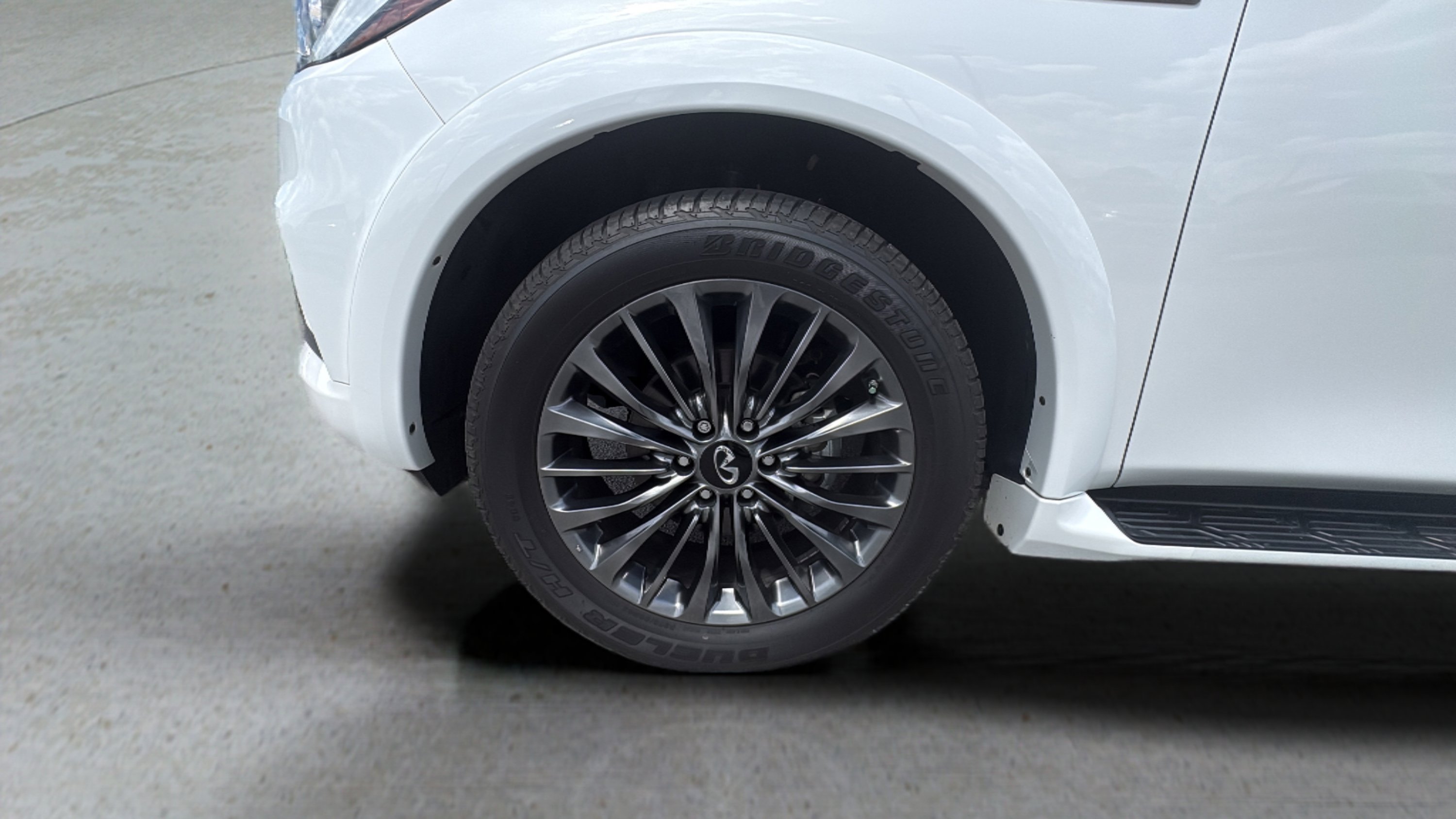 Used 2024 INFINITI QX80 Sensory image 13