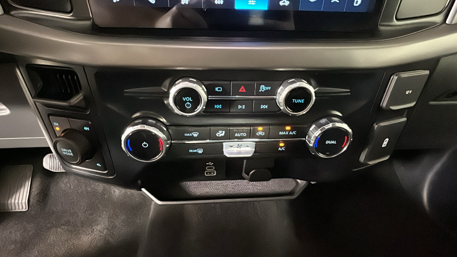 Used 2025 Ford F150 XLT w/ Equipment Group 301A Standard AWD/4WD image 25