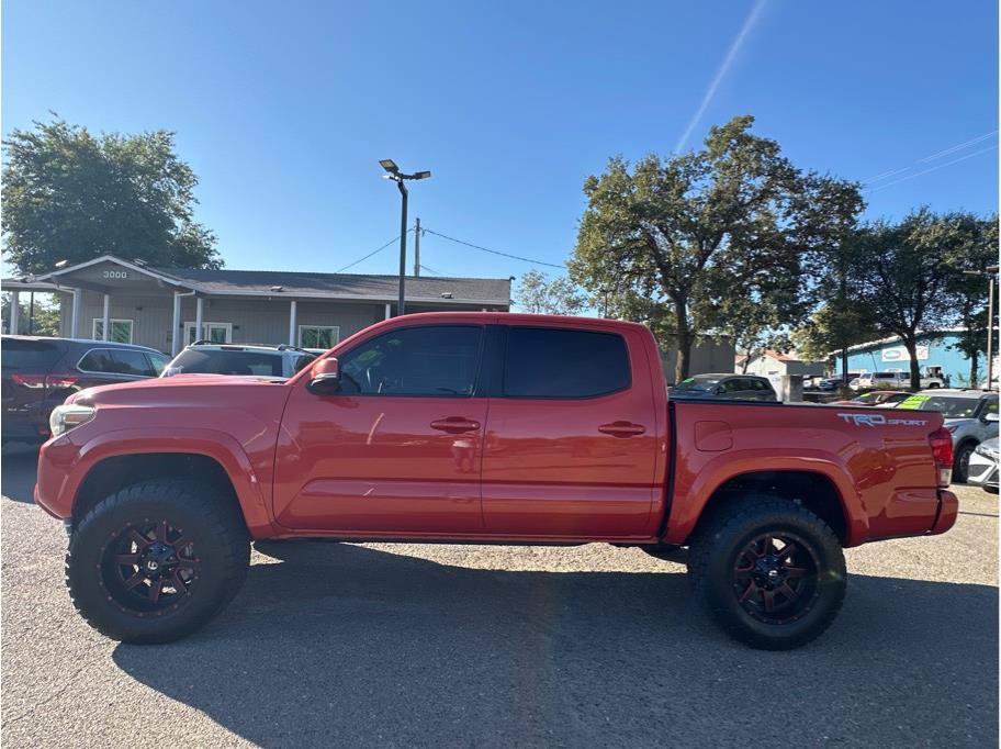Used 2016 Toyota Tacoma TRD Sport w/ Towing Package RWD image 4