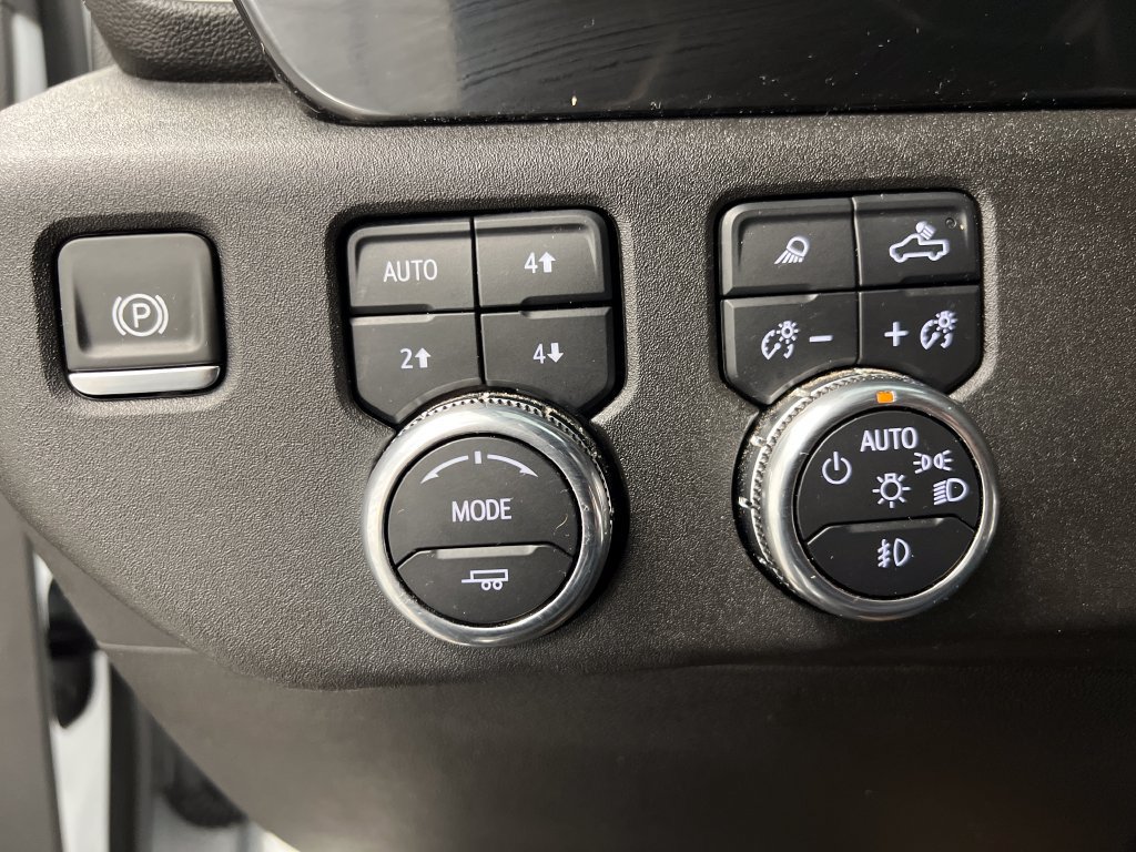 Used 2025 GMC Sierra 2500 SLT AWD/4WD image 44