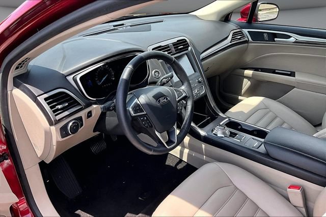 Used 2019 Ford Fusion SEL FWD image 17