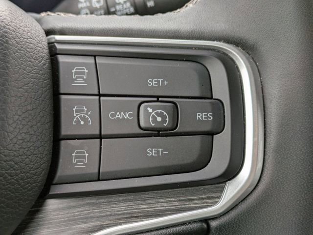 Certified 2024 Jeep Wagoneer Series II w/ Flexible Seating Group image 31