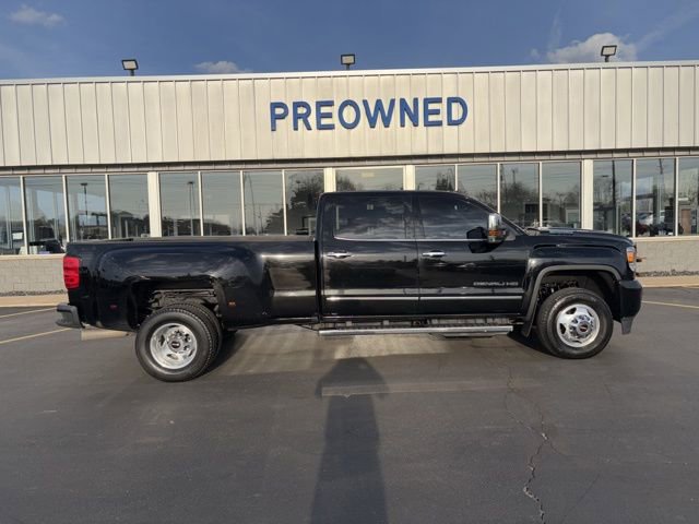 Used 2019 GMC Sierra 3500 Denali AWD/4WD image 2