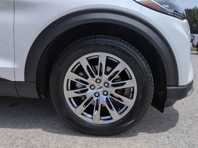 Used 2025 Ford Explorer Platinum RWD image 12