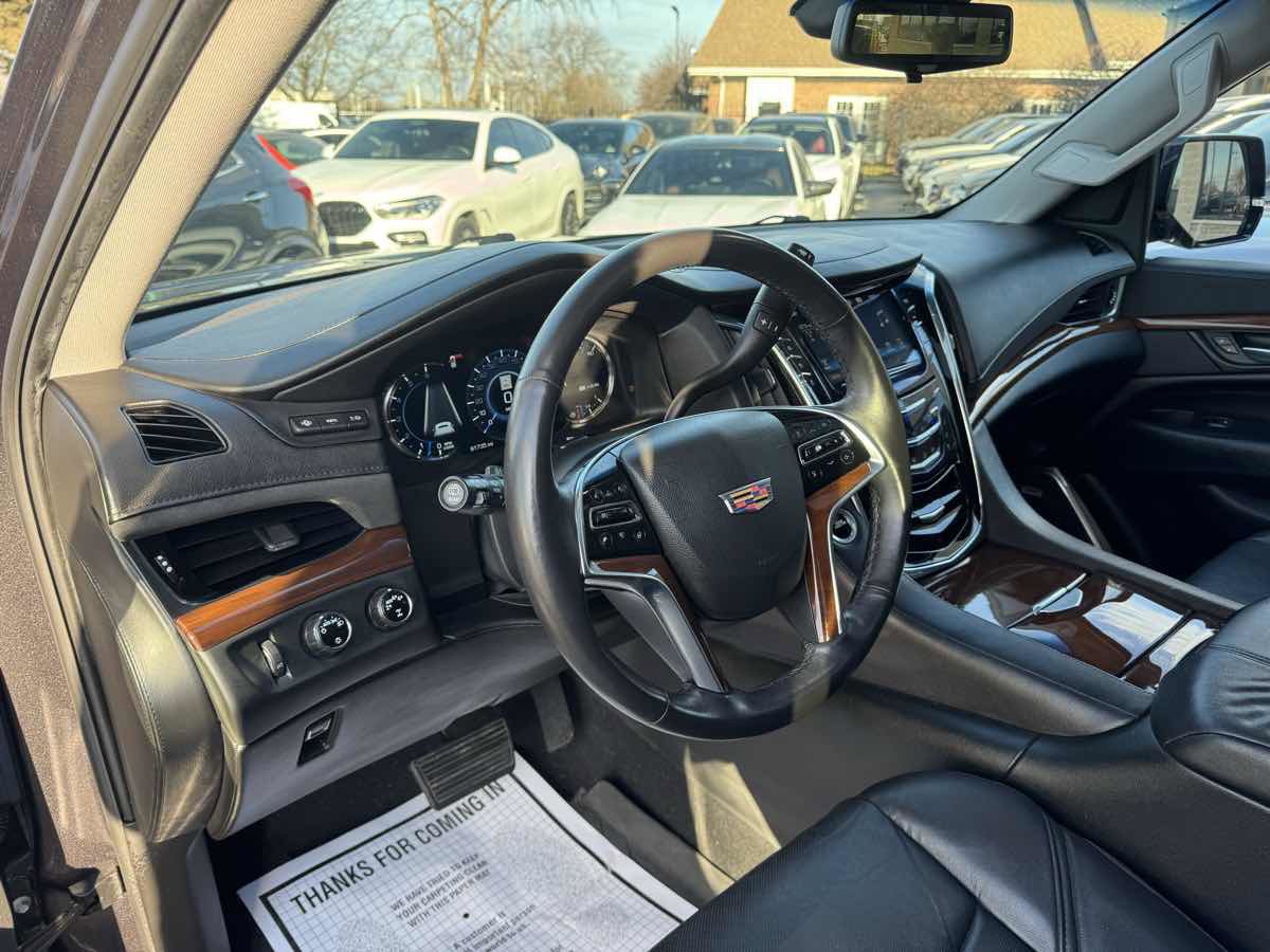 Used 2018 Cadillac Escalade Premium Luxury image 11