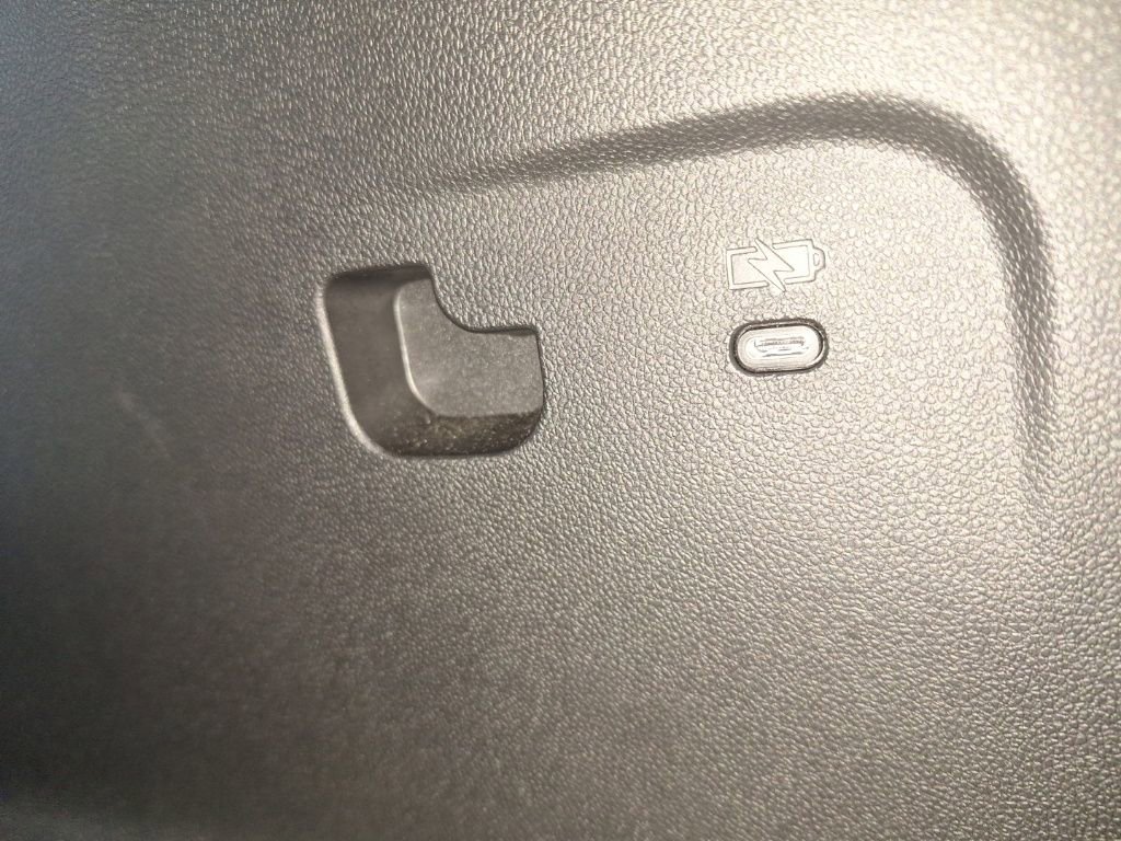 Used 2025 Chevrolet Traverse LT image 26