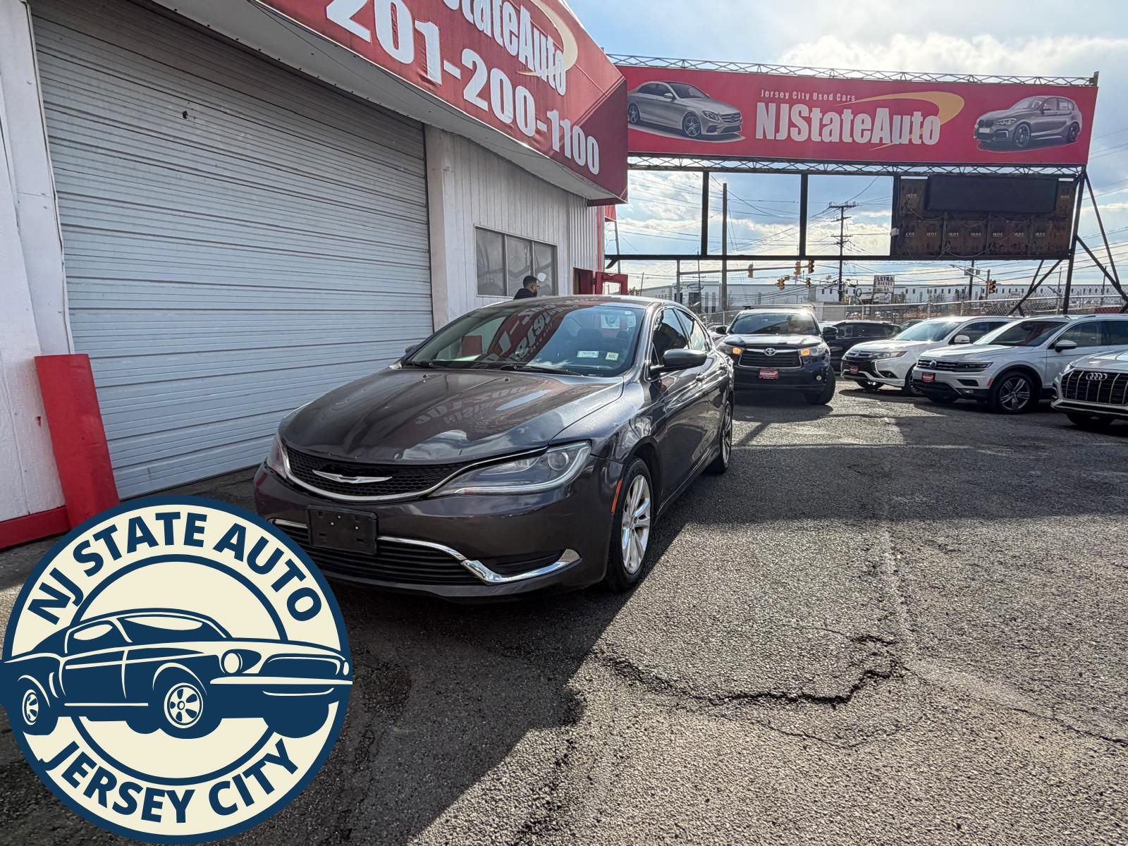 Used 2016 Chrysler 200 Limited image 1