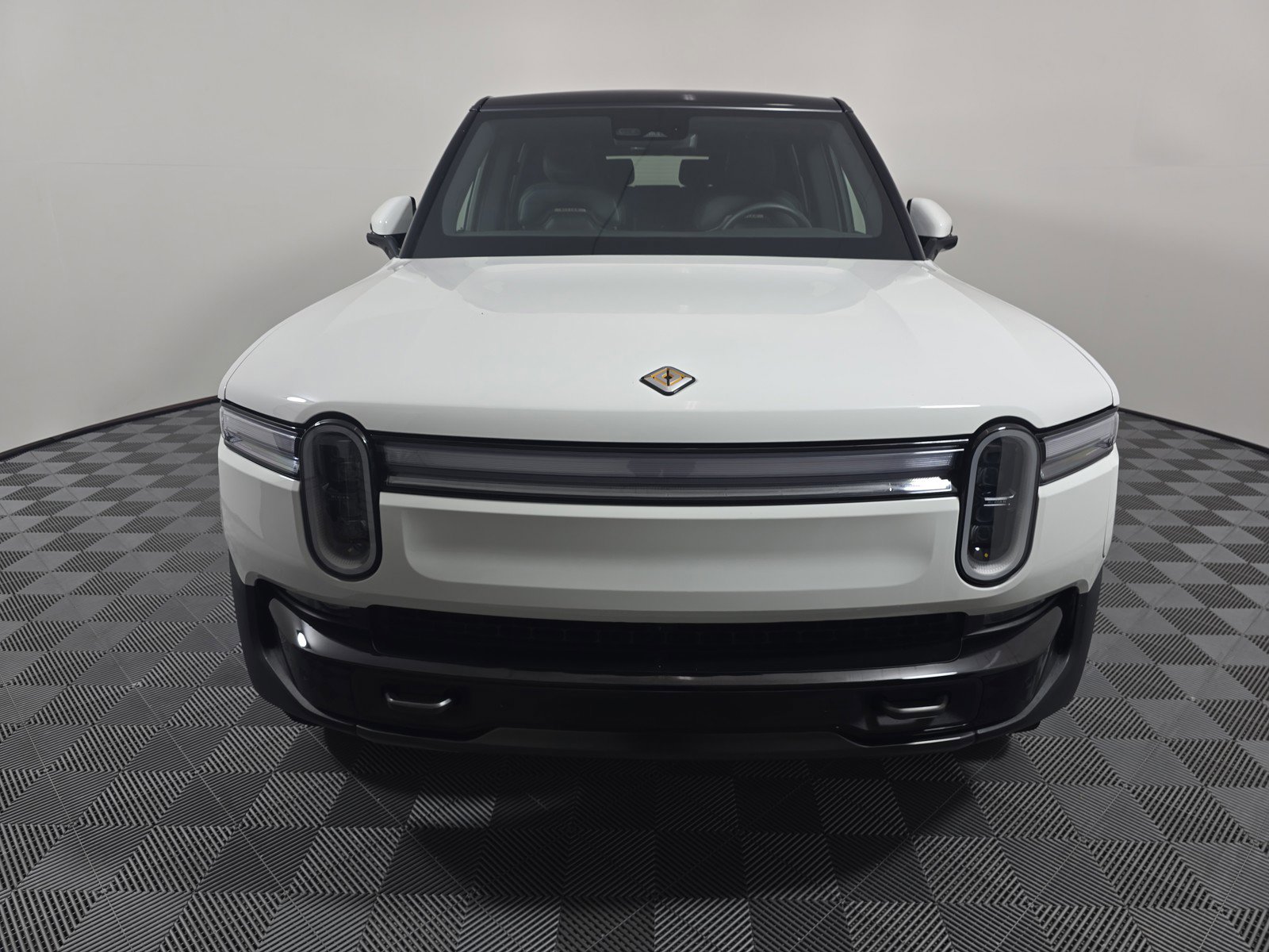 Used 2025 Rivian R1S Adventure AWD/4WD image 8