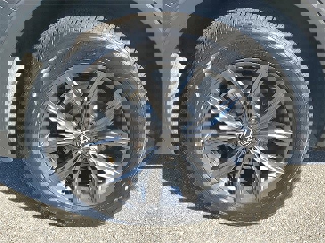 Certified 2023 Volkswagen Tiguan SE image 5