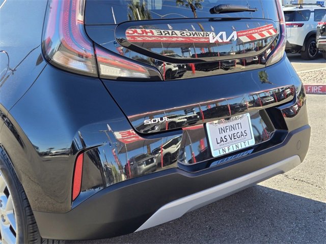 Used 2023 Kia Soul LX w/ LX Technology Package image 9