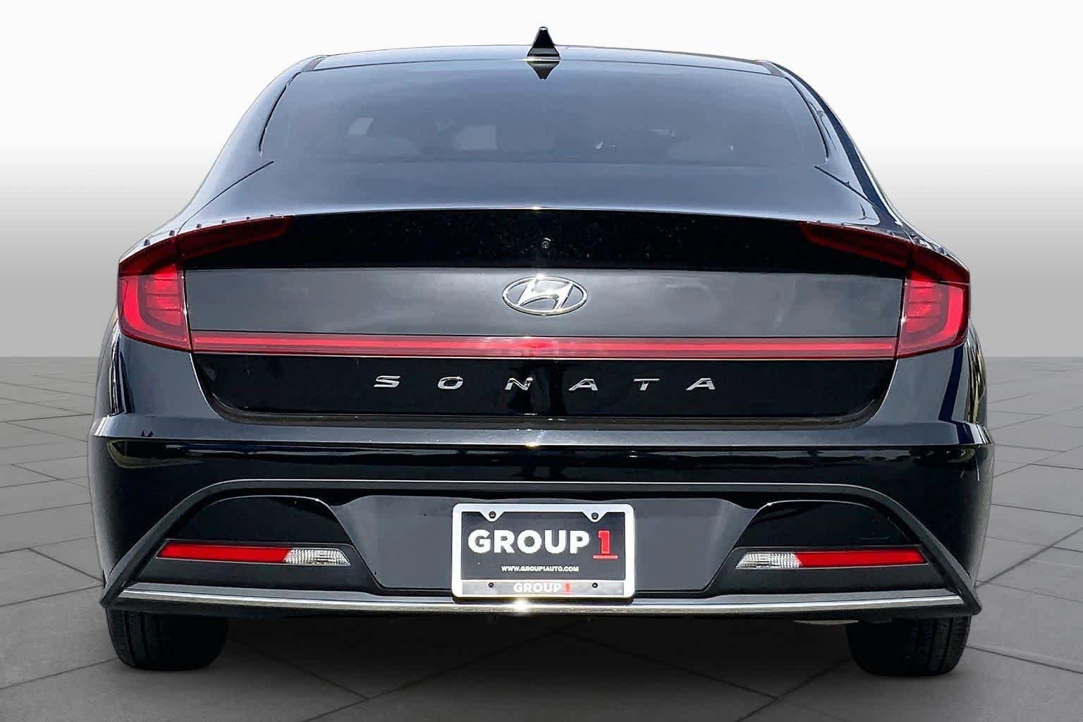 Used 2022 Hyundai Sonata SE w/ Preferred Accessory Package FWD image 5