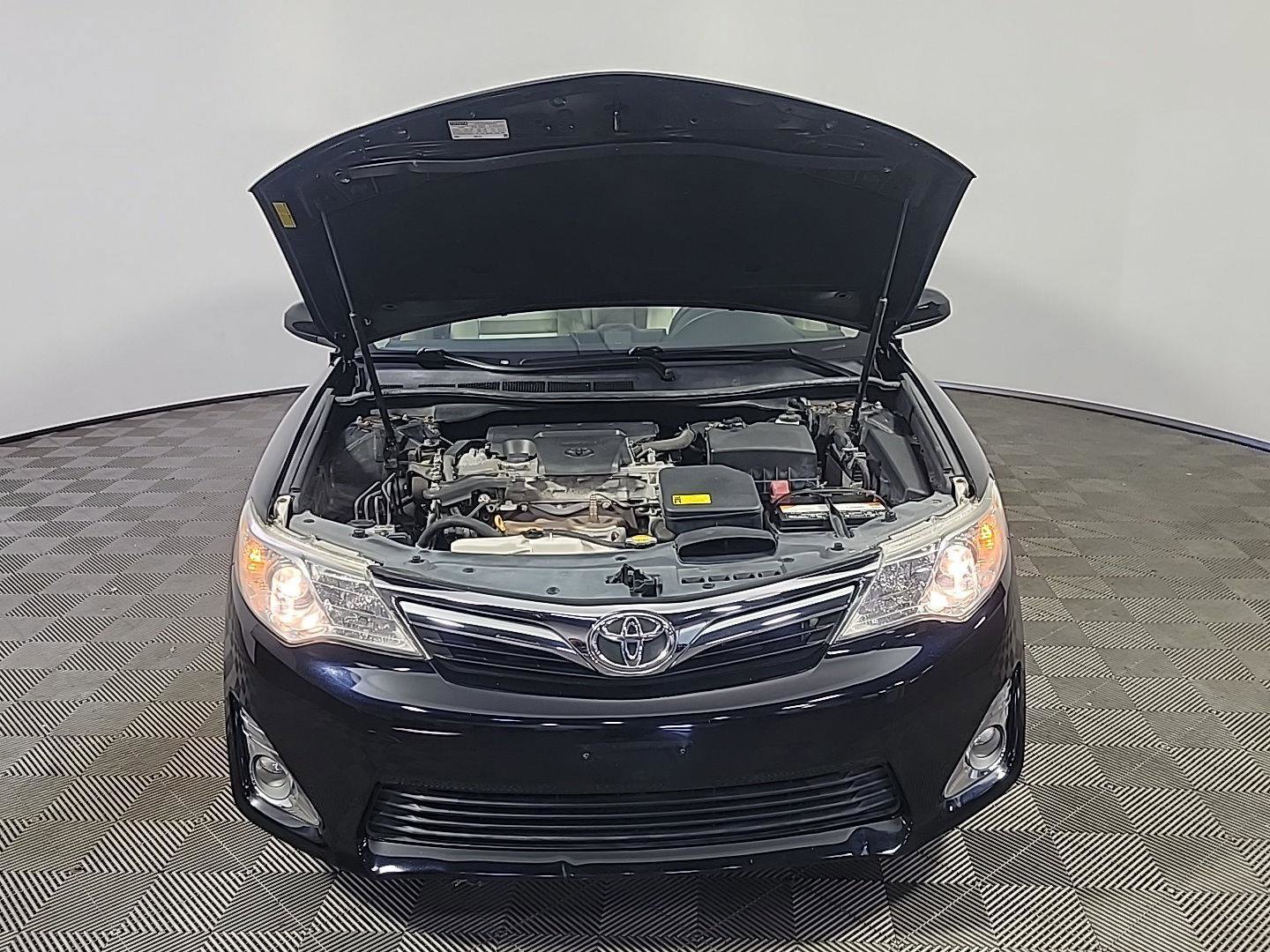 Used 2012 Toyota Camry XLE w/ Leather Pkg FWD image 13