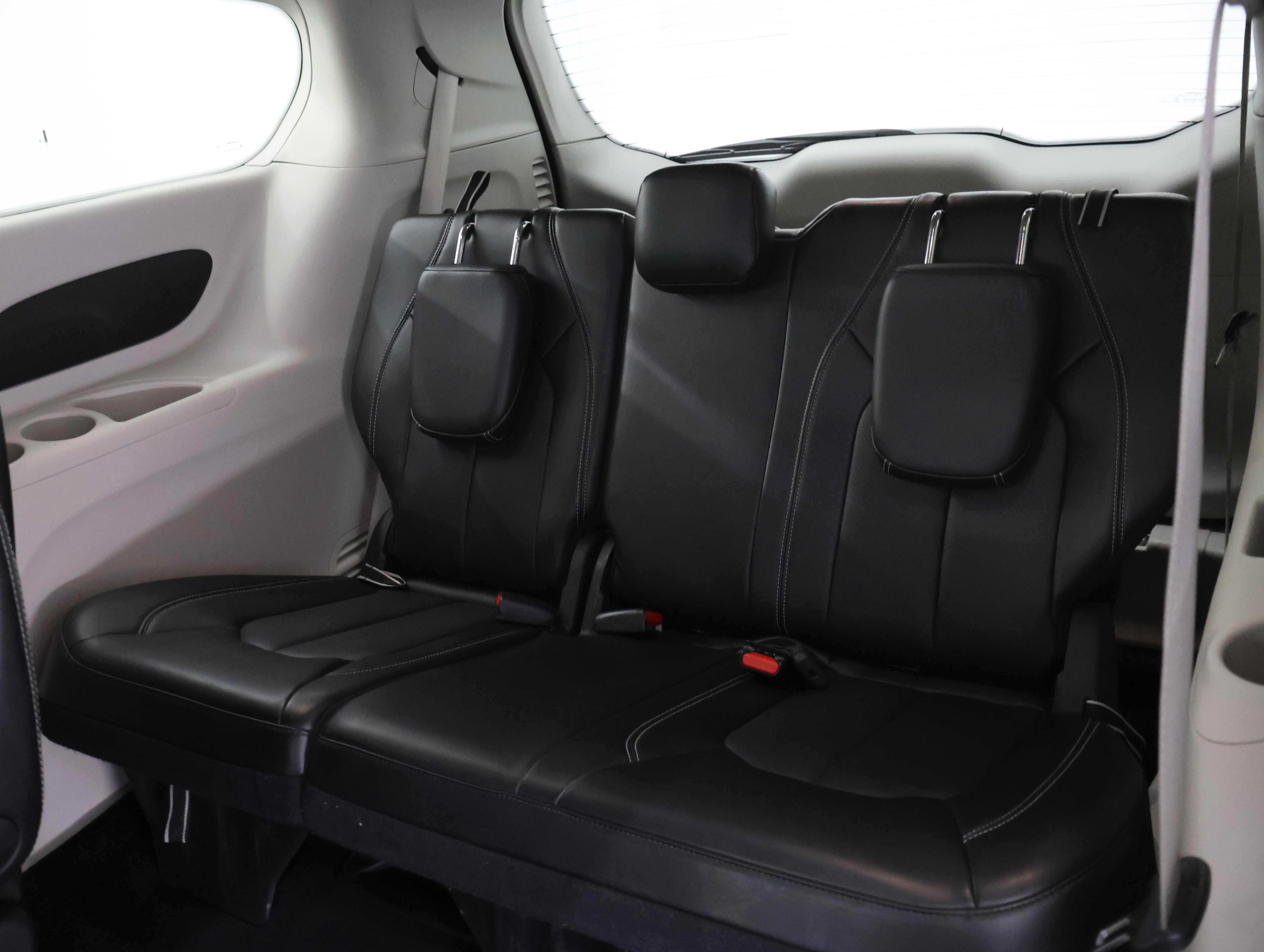 Used 2024 Chrysler Pacifica Touring-L FWD image 39