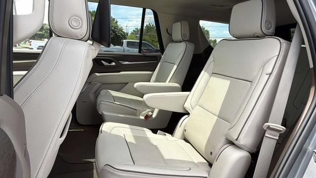 Used 2023 GMC Yukon Denali w/ Advanced Technology Package AWD/4WD image 33