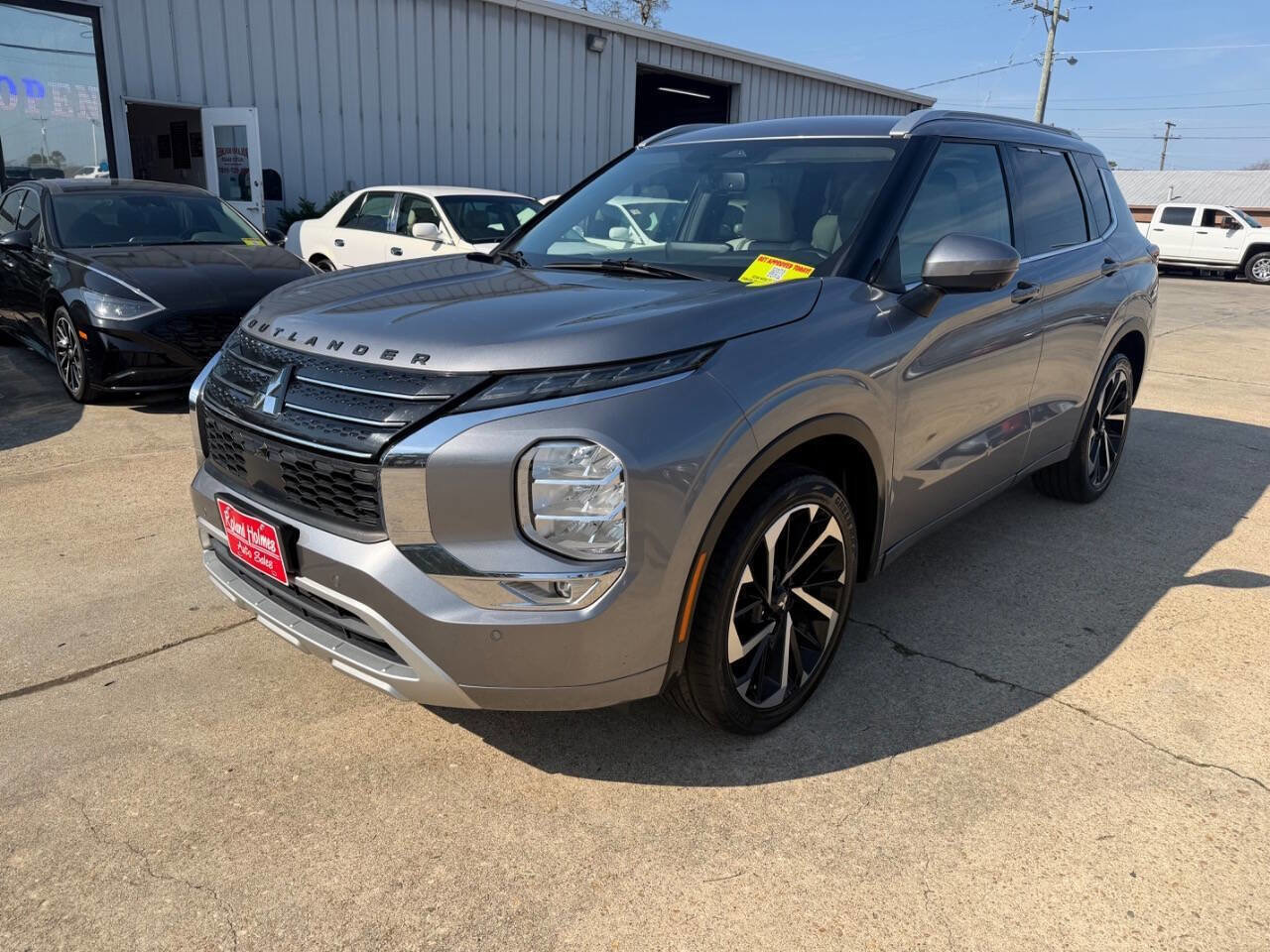 Used 2022 Mitsubishi Outlander SEL FWD image 2