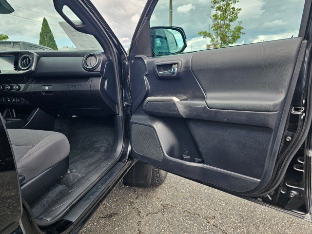 Used 2019 Toyota Tacoma TRD Off-Road AWD/4WD image 12