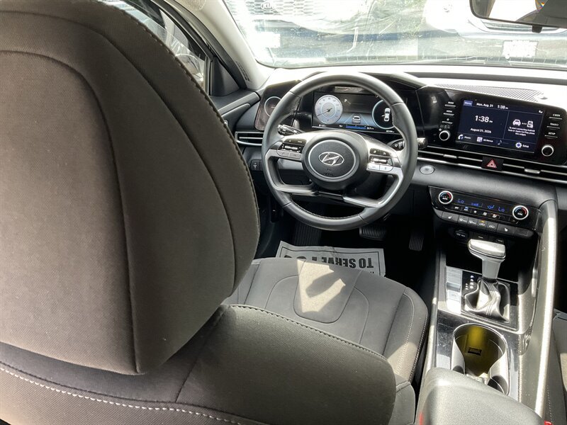 Used 2021 Hyundai Elantra SEL w/ Convenience + Premium Package FWD image 18