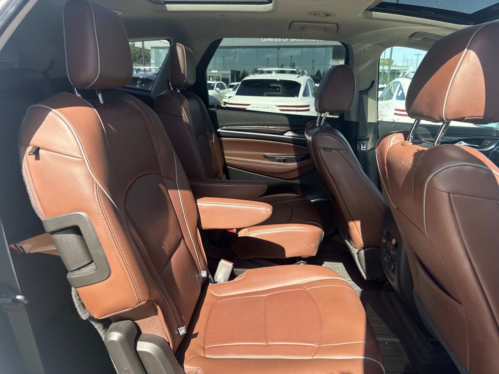 Used 2018 Buick Enclave Avenir w/ Avenir Technology Package FWD image 11