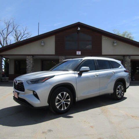 Used 2025 Toyota Highlander XLE AWD/4WD image 2