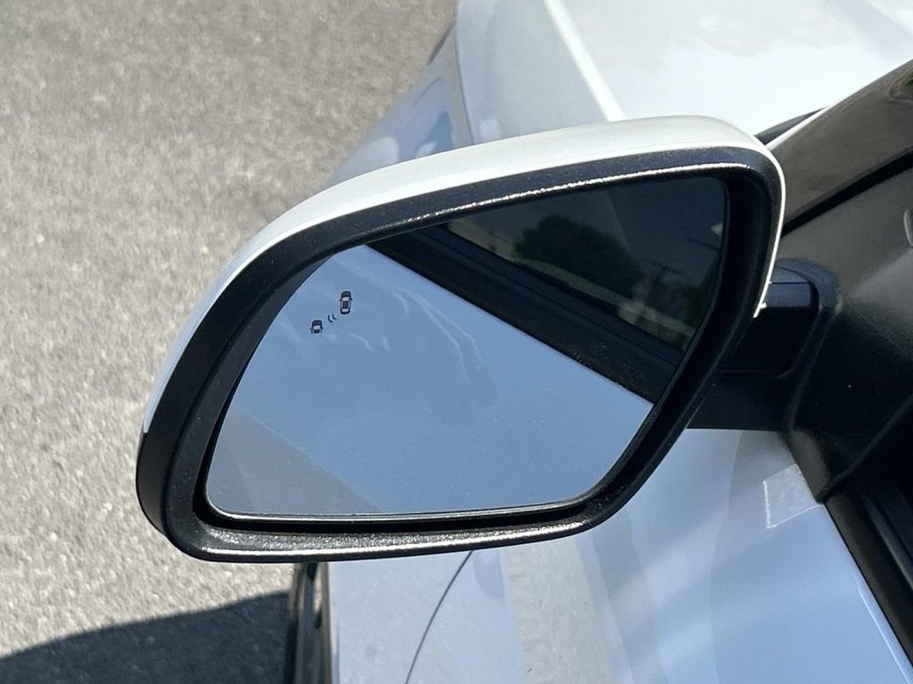 Used 2025 Hyundai Venue SEL FWD image 16