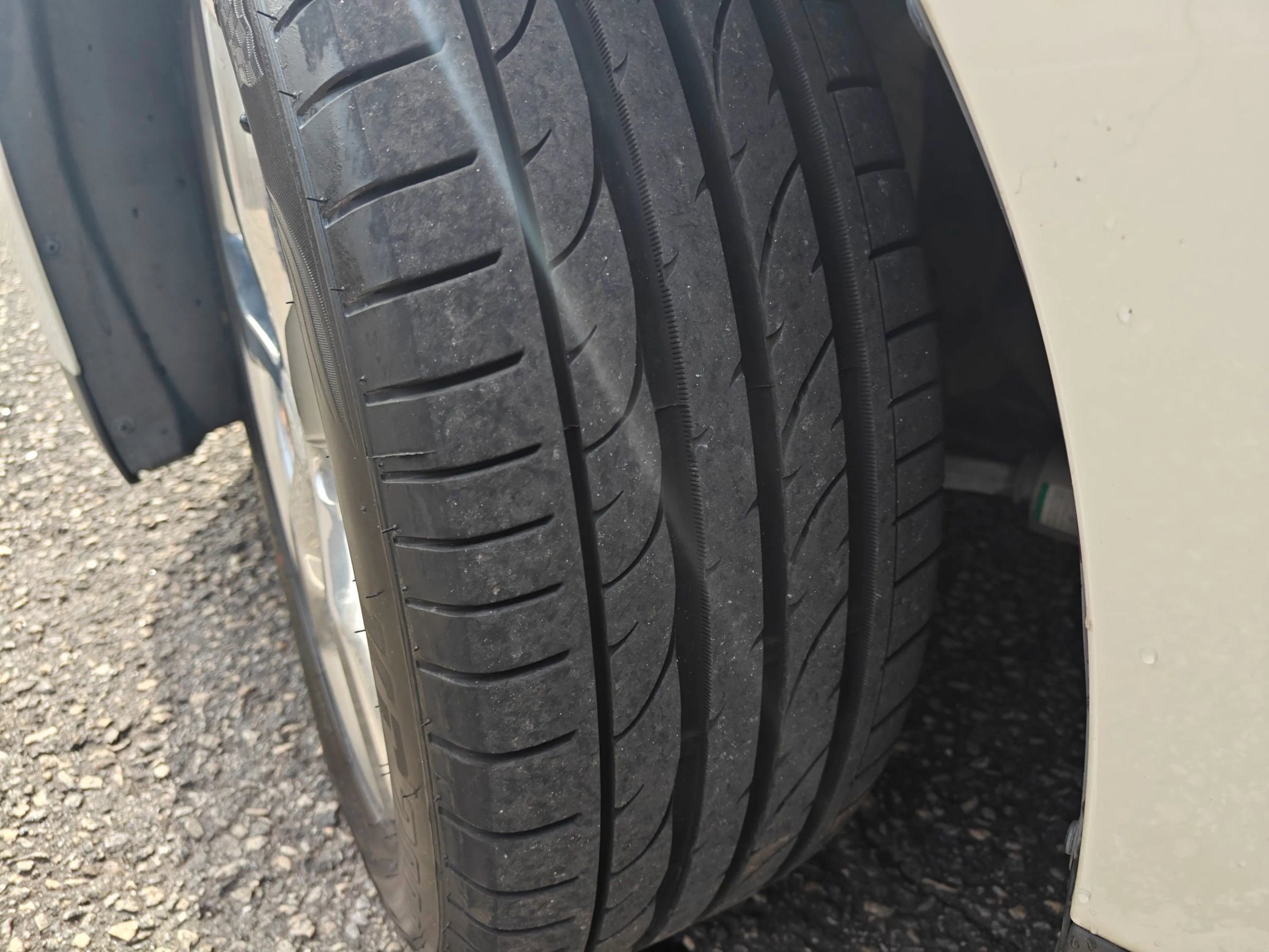 Used 2014 Chevrolet Volt Premium w/ Premium Trim Package FWD image 19