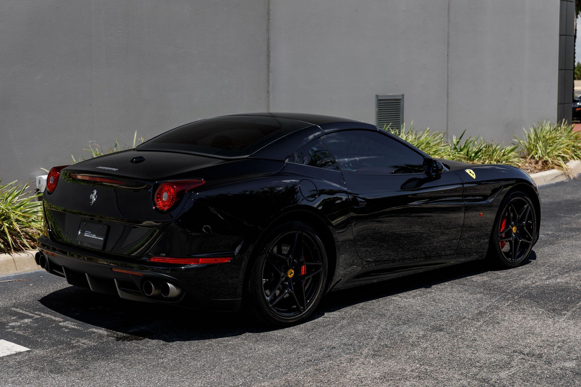 Used 2017 Ferrari California T RWD image 5