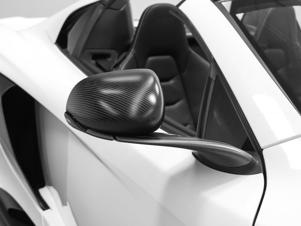 Used 2016 McLaren 675LT Spider RWD image 10