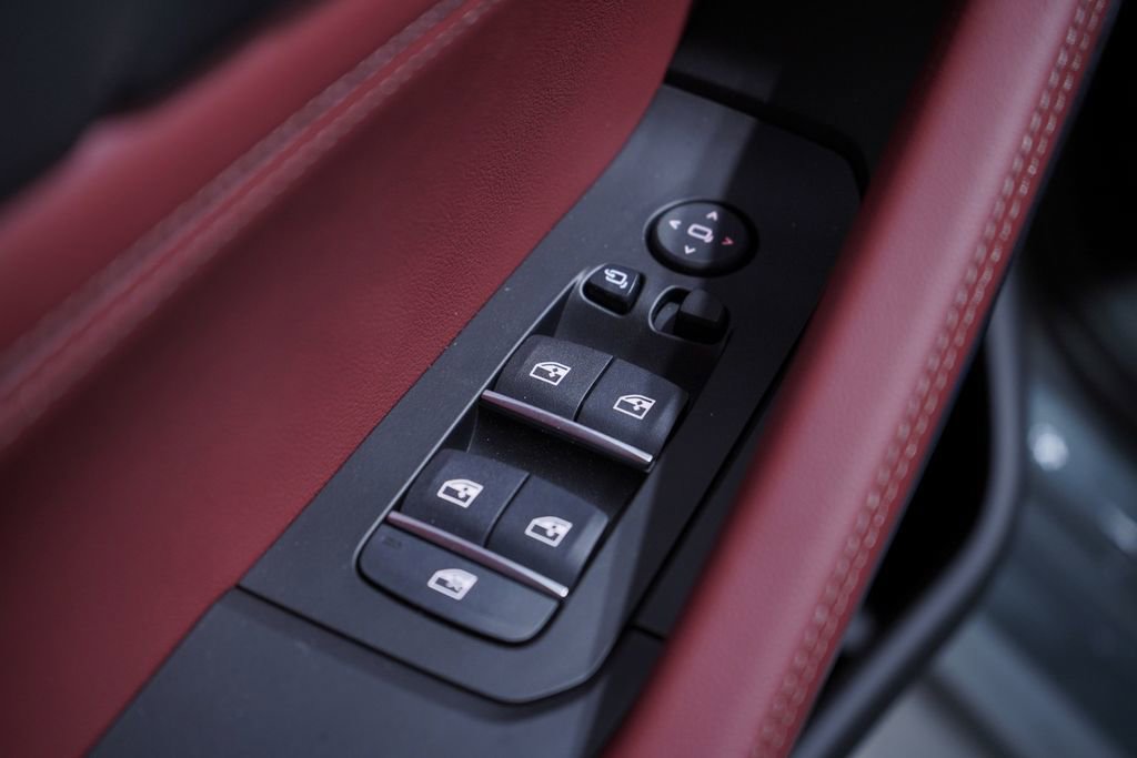 New 2026 BMW X6 xDrive40i w/ Premium Package AWD/4WD image 11