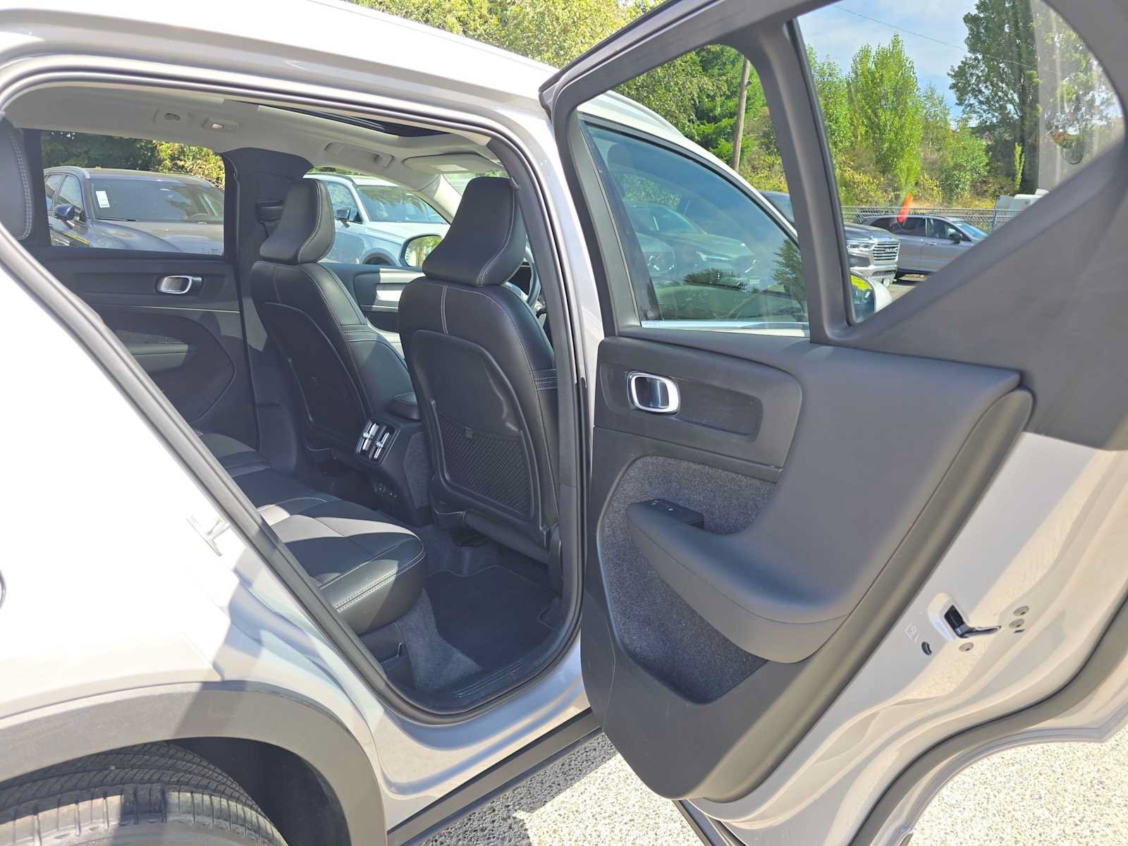 Certified 2024 Volvo XC40 B5 Core w/ Climate Package AWD/4WD image 15