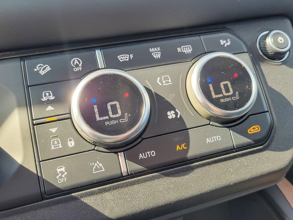 Used 2024 Land Rover Defender 110 X-Dynamic SE image 16