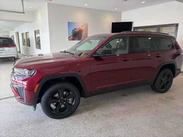 New 2026 Jeep Grand Cherokee L Limited w/ Limited Altitude Package AWD/4WD image 3
