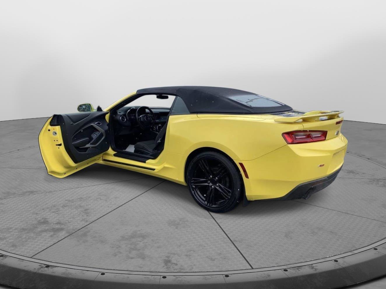 Used 2017 Chevrolet Camaro LT w/ RS Package image 10