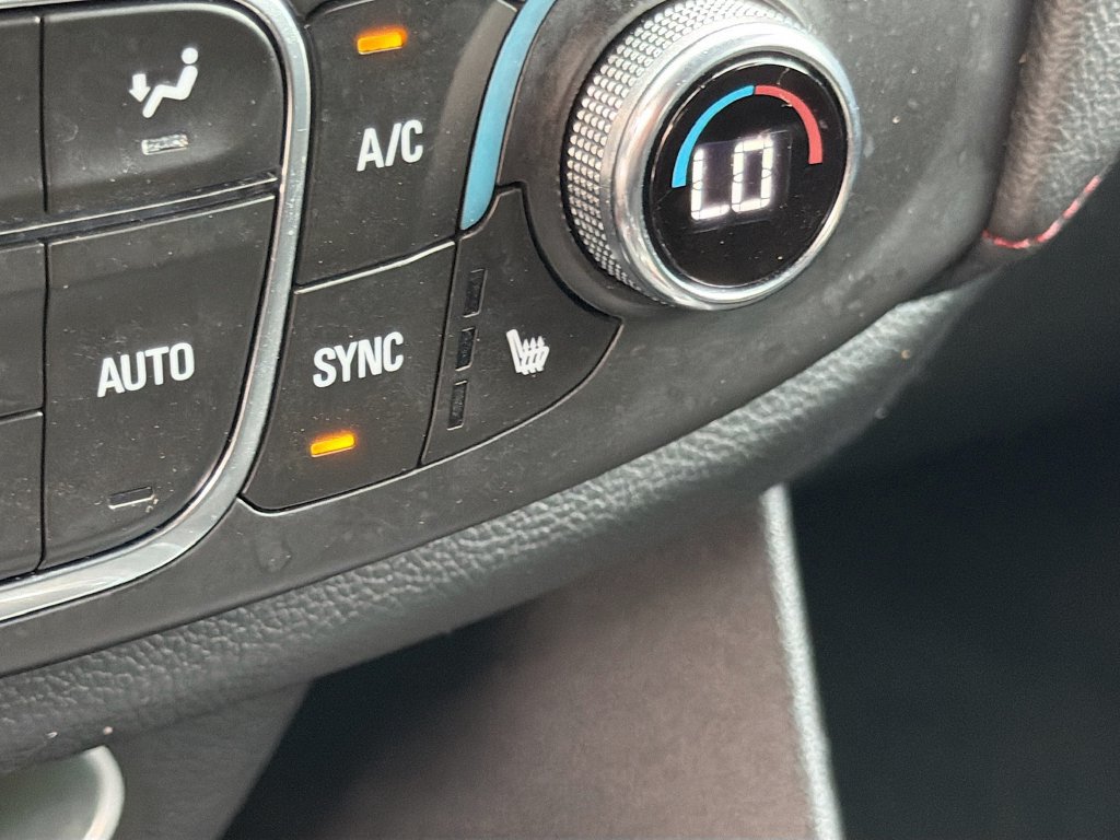 Used 2023 Chevrolet Traverse RS FWD image 21