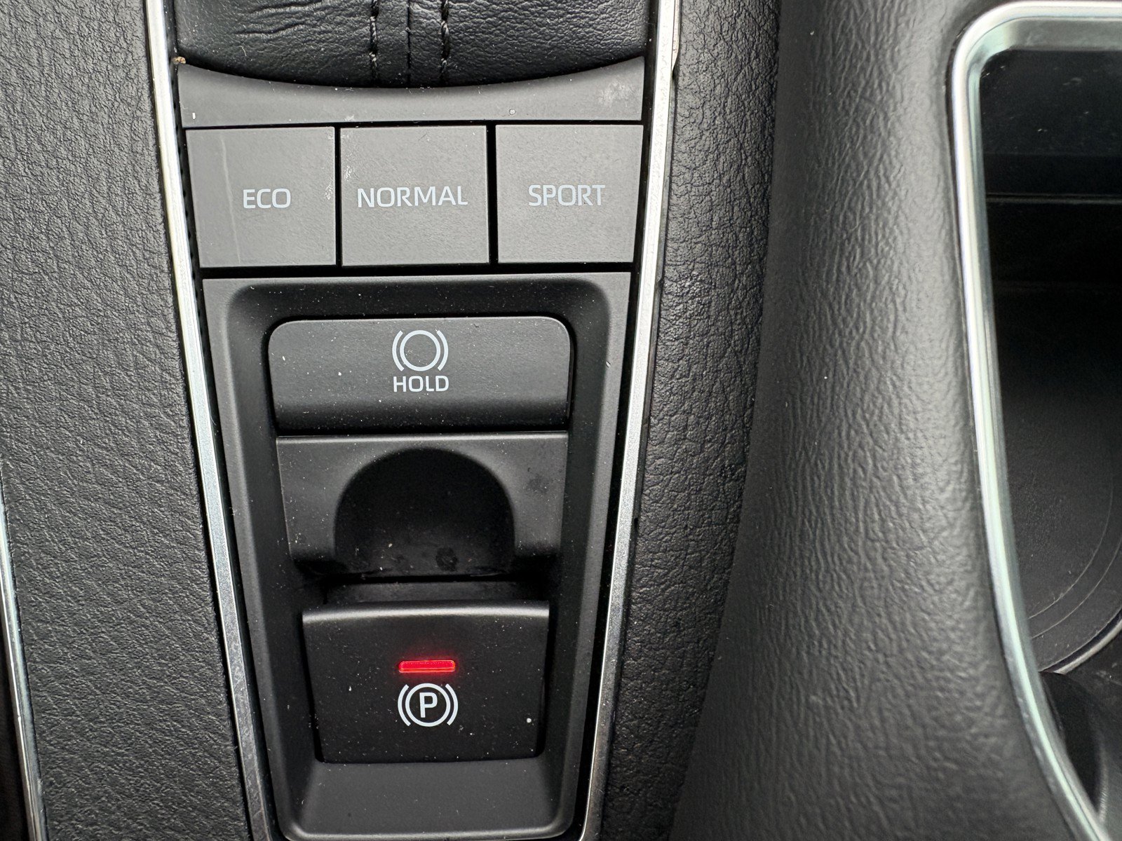 Used 2021 Toyota Avalon XLE FWD image 19
