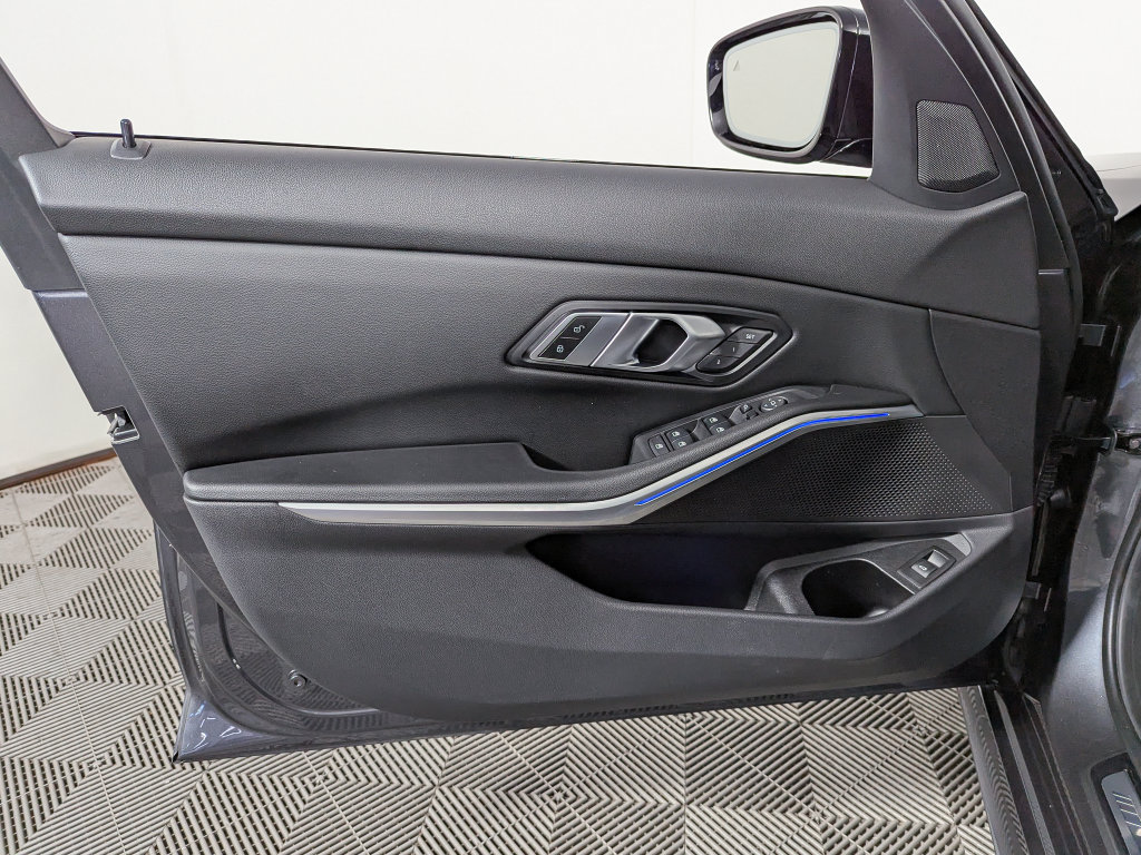 Used 2022 BMW 330i xDrive Sedan w/ M Sport Package AWD/4WD image 15