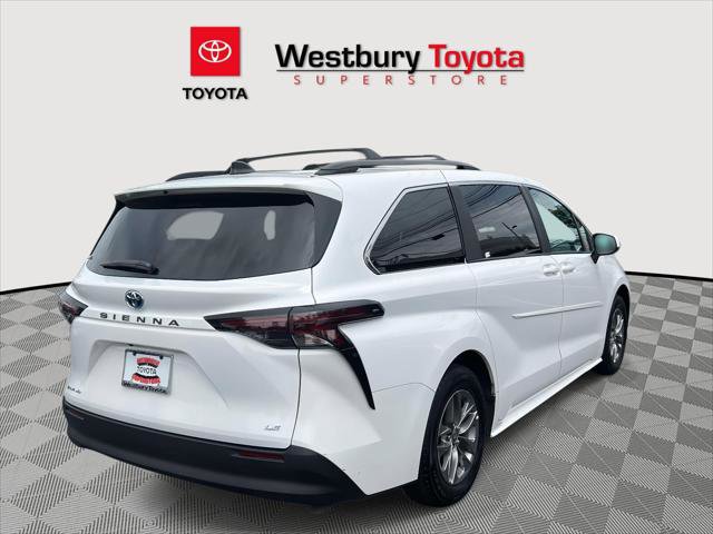 Certified 2025 Toyota Sienna LE image 7