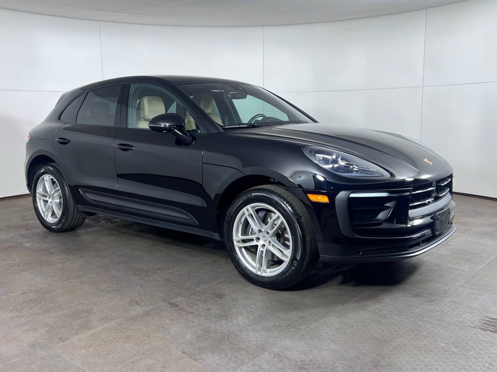 Certified 2025 Porsche Macan image 9
